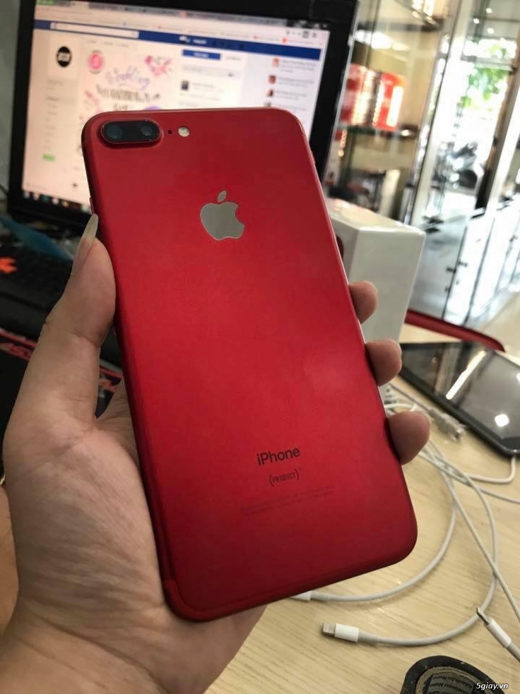 iPhone 7 plus red - 1