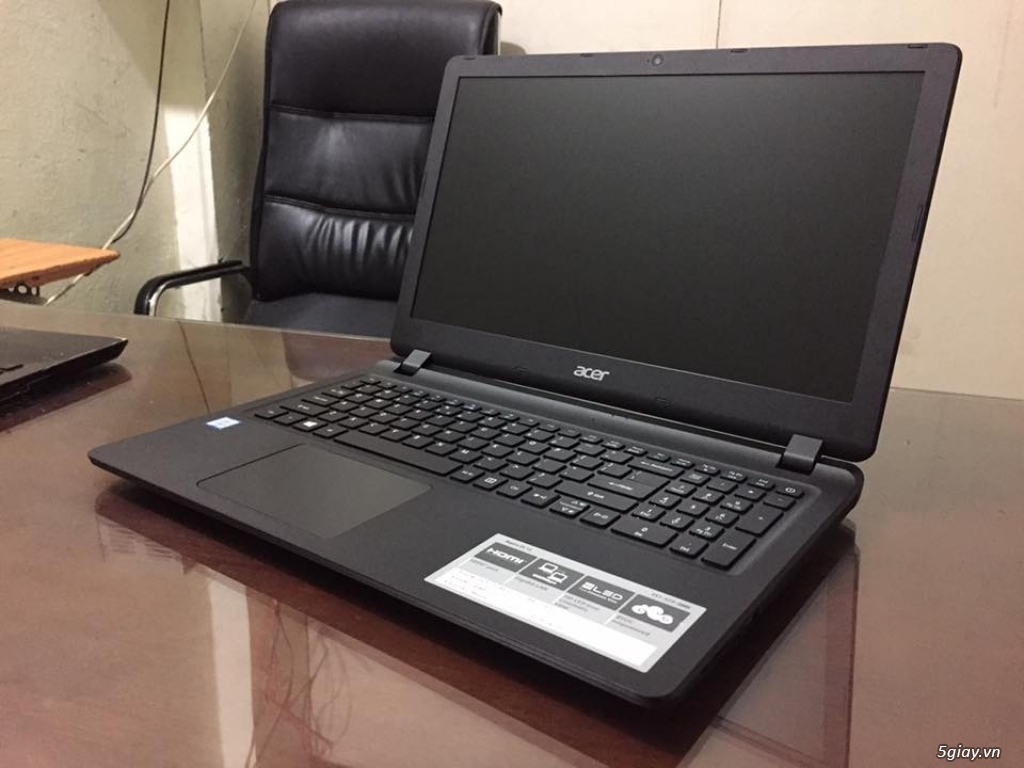 Bán laptop Acer ES1-15 572 - 7