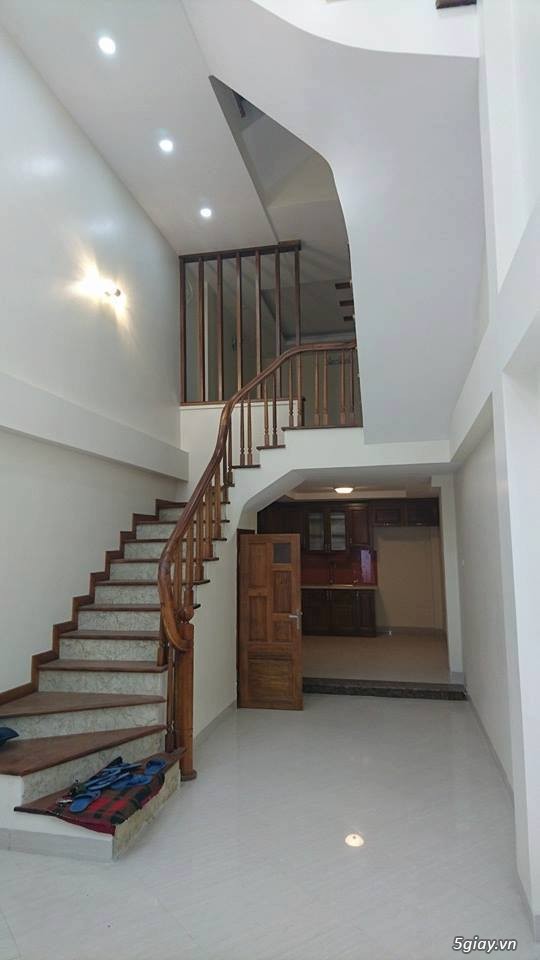 Bán nhà ĐẸP Ba Đình 3tỷ 30m x 3 tầng, sổ đỏ vuông vắn, ôtô vào nhà.