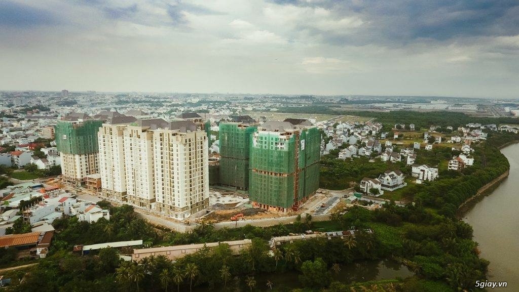 Bán căn hộ cao cấp nhất quận 9 với hồ bơi tràn 1.800m2, công viên 4ha.