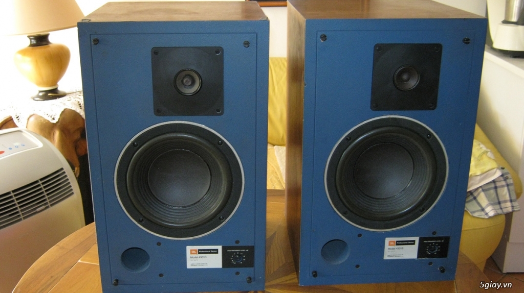 Loa JBL 4301B + cặp dây dẫn !!!!!