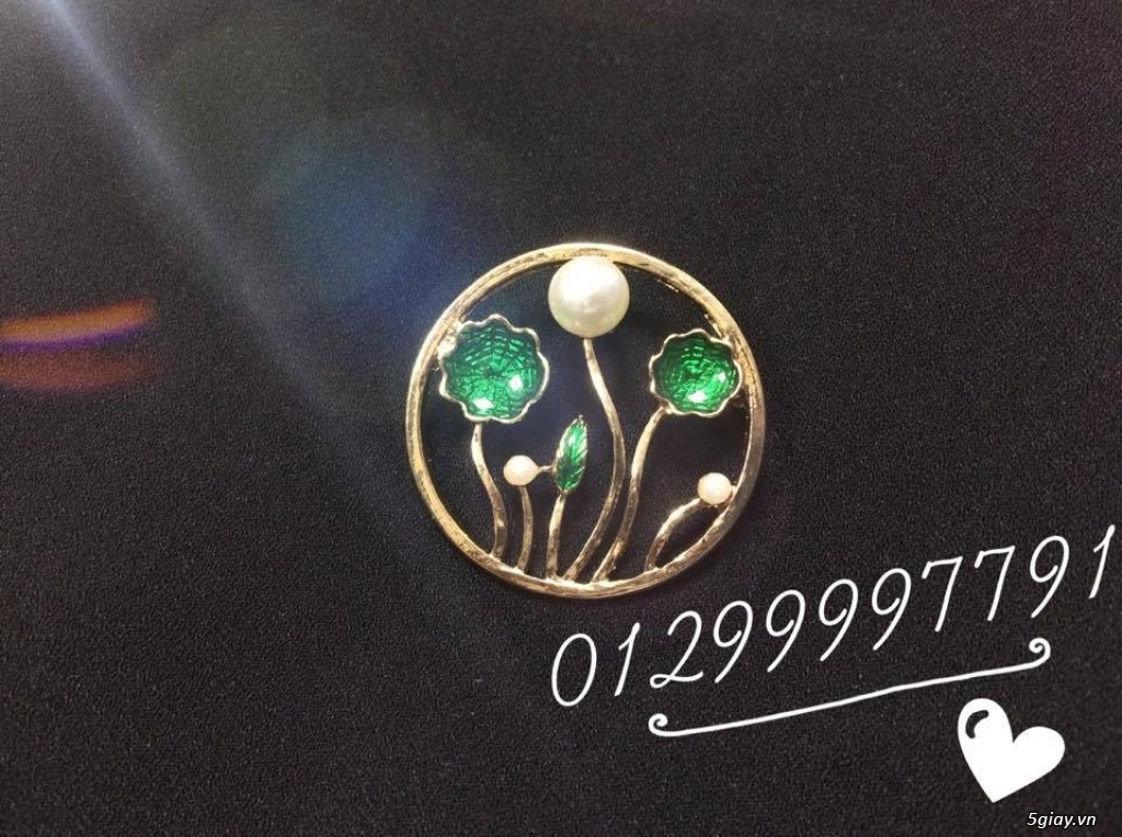 Bán lẻ cài áo cho nữ