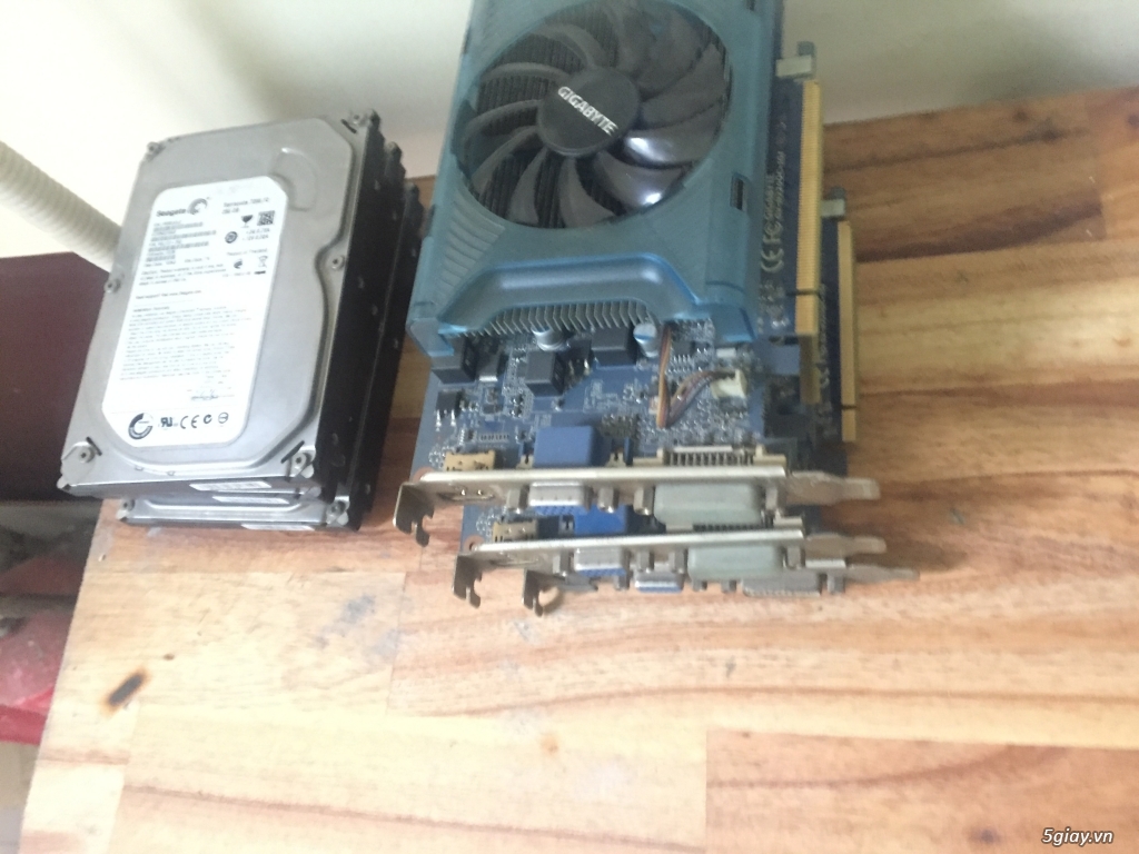3 em GT 220 Gigabyte 1GB 200k/cái + 2 em hdd 160gb sata Seagate 100k/c