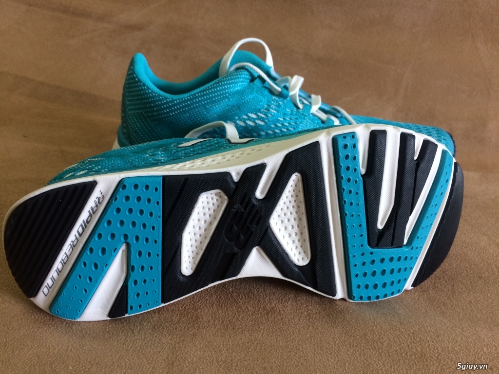 Giày, dép, balo... xách tay.