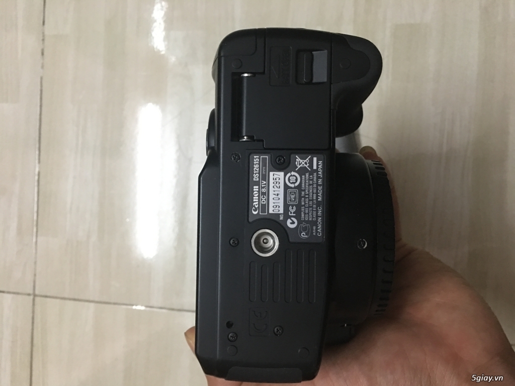 Canon EOS KISS Digital X - 1