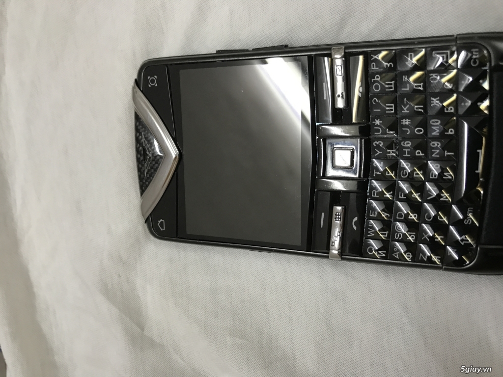 Vertu Constellation Carbon quest U.K cần ra đi - 1