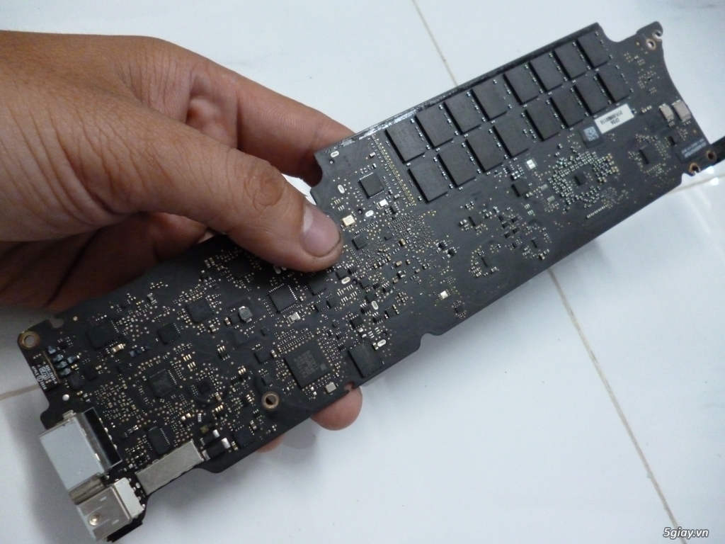 macbook air main xác nguyên zin chưa sữa chữa. có nguồn. - 2