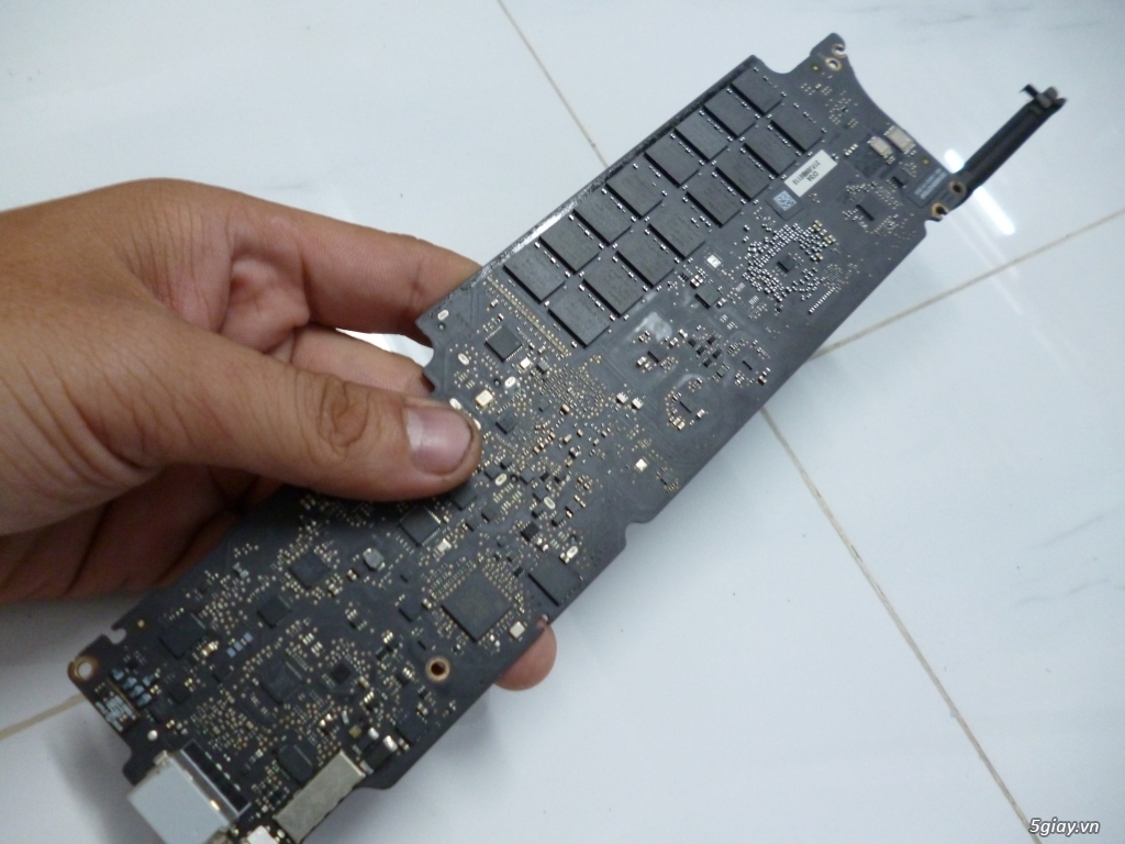 macbook air main xác nguyên zin chưa sữa chữa. có nguồn. - 1