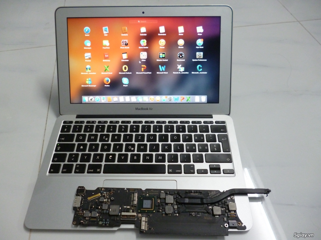 macbook air main xác nguyên zin chưa sữa chữa. có nguồn.