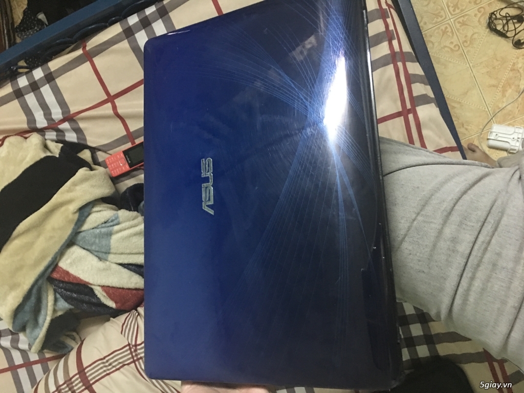 Asus K42J Navy Blue - Core i7/4GB/320GB - card rời giá rẻ máy tốt.