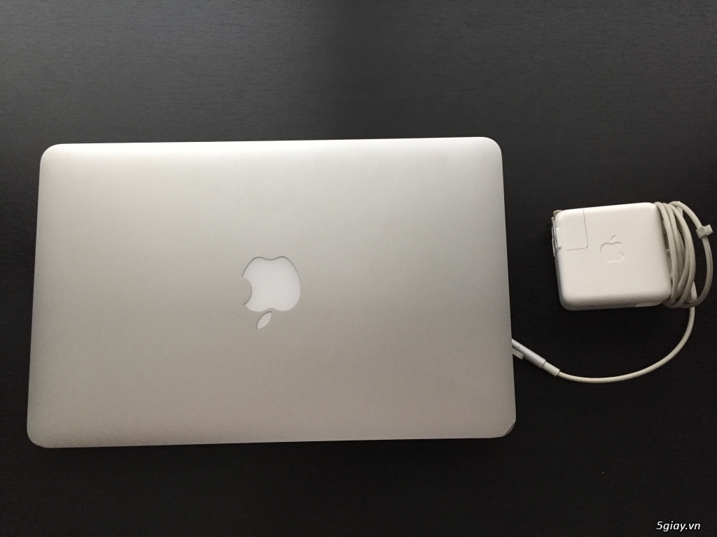 Macbook Air Mid 2011 - 1