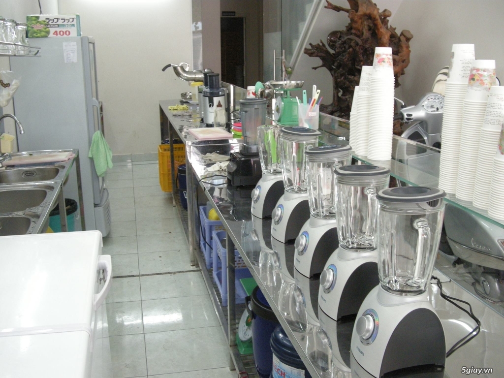 Sang tủ trưng bày bằng inox-kính