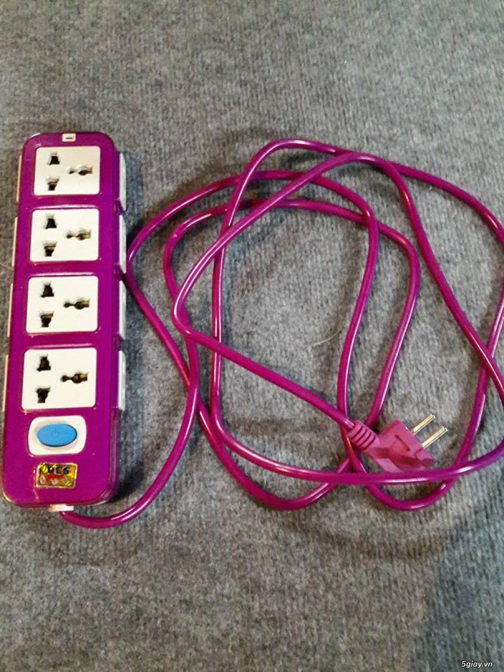 Ổ cắm chống giật 75k, rất chắc chắn an toàn cho trẻ