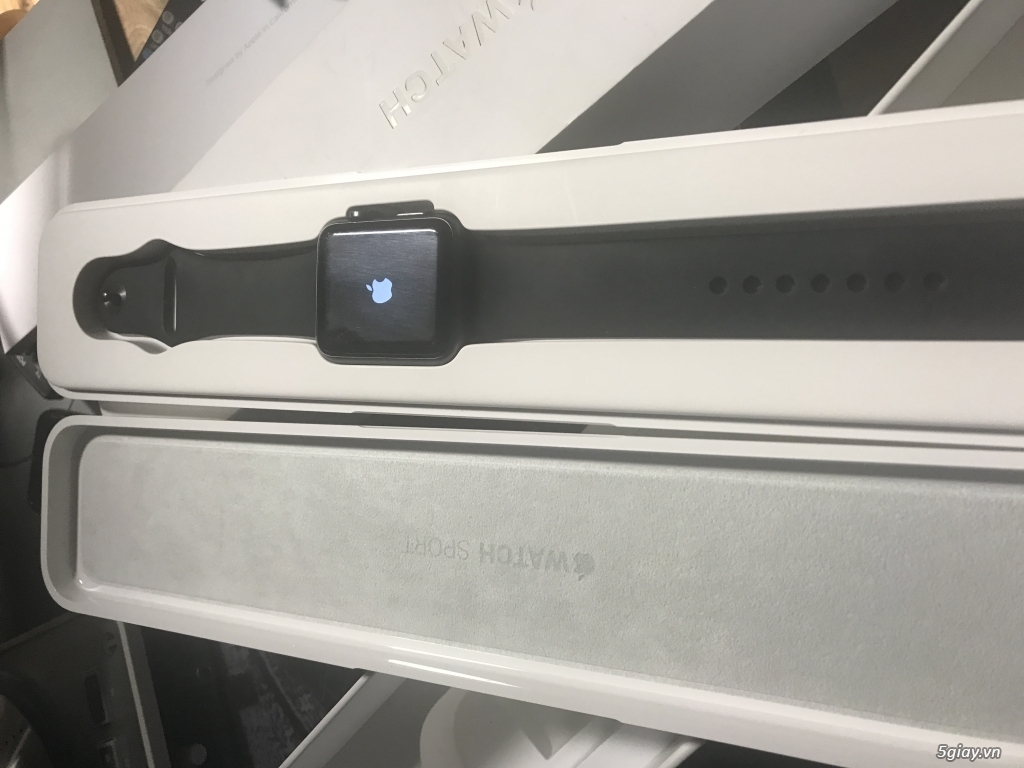 APPLE WATCH CHỈ 4TR STAINLESS STEEL MILANESE LOOP, SPACE GRAY ALU
