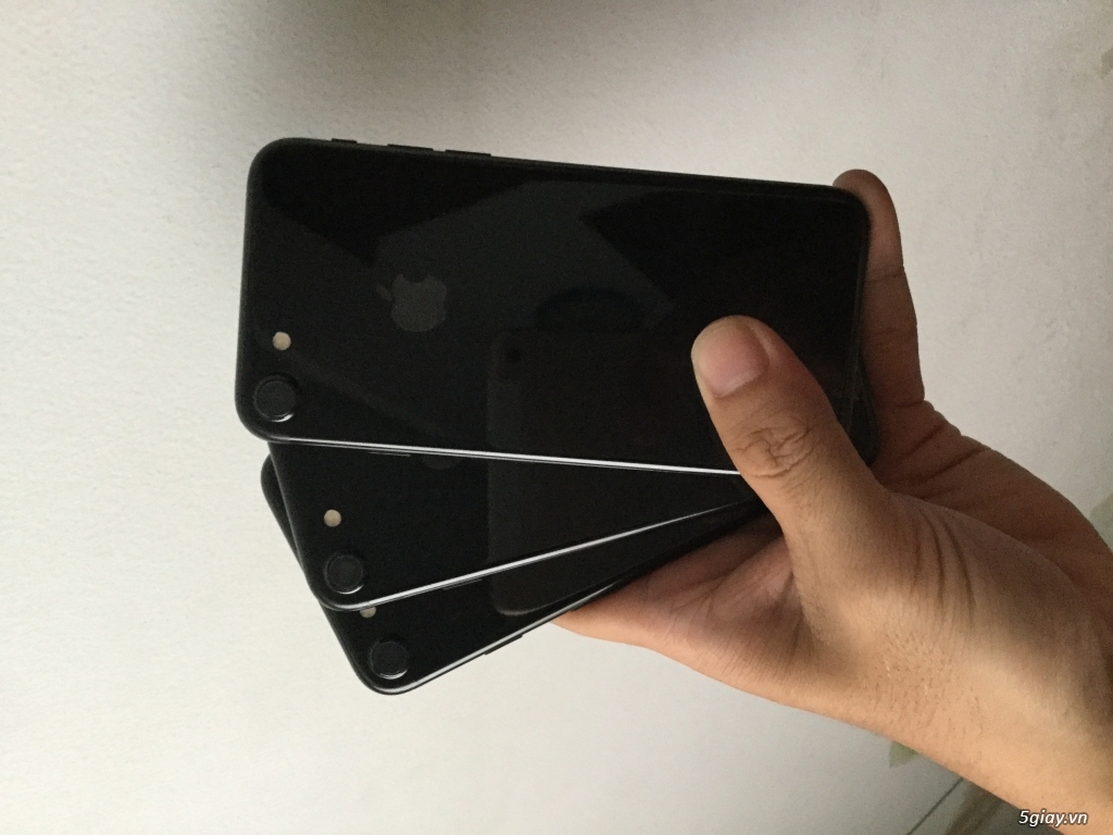 vài chiếc iPhone 7 128Gb màu JetBlack  Mỹ ship về, zin all, đẹp 99%