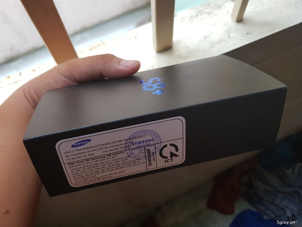Cần bán samsung s8 plus 64g màu đen chính hãng vn - 1