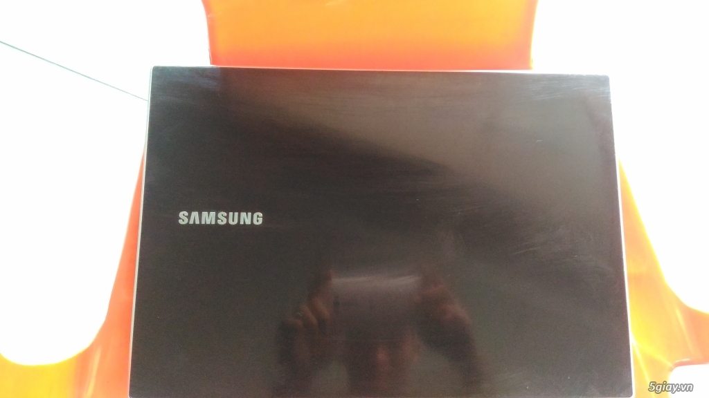 Samsung 300V4z I5 2450M cực mạnh_Khyến mãi kèm quà tặng