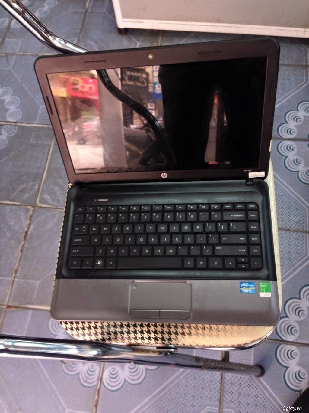 mình cần bán chiếc laptop HP 450,màu xám có cấu hình core i5-3210m ram - 1