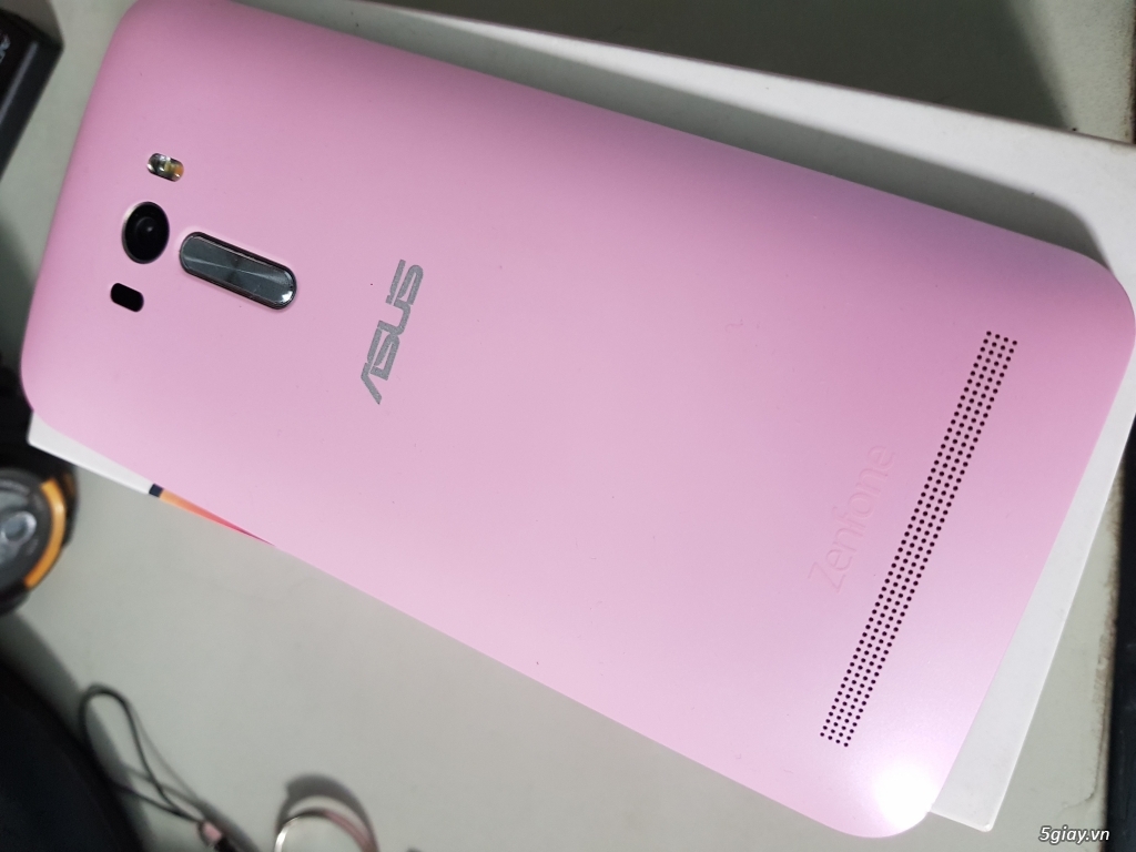 Asus Zenfone Selfie chính hãng TGDD màu hồng nữ xài - 1