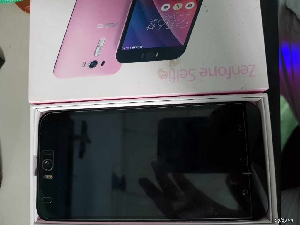 Asus Zenfone Selfie chính hãng TGDD màu hồng nữ xài