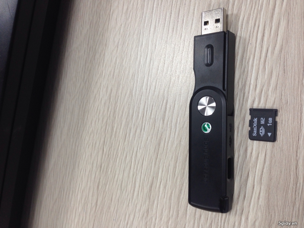 Bán đầu đọc thẻ sony+1 thẻ nhớ sandisk 1G, ai cần dùng làm USB rất đẹp - 2