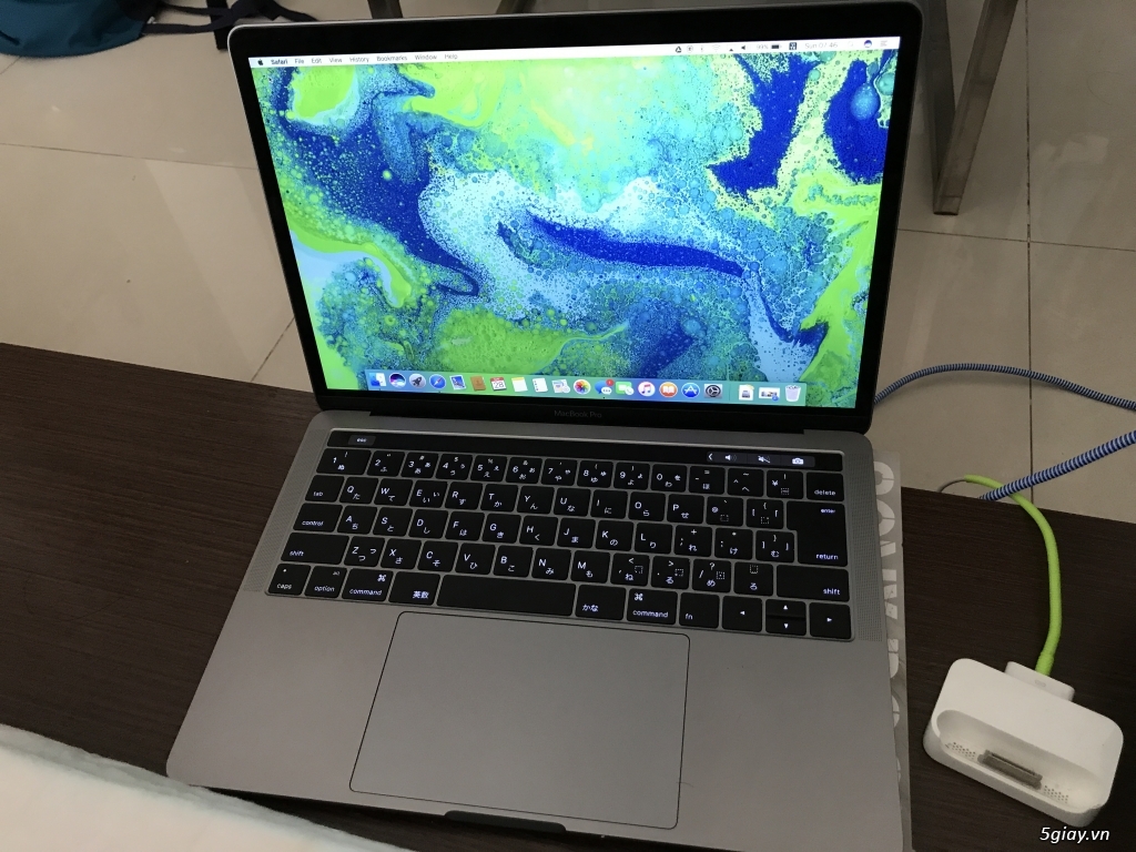 Cần bán MacBook pro MLH12 13' touchbar - 1