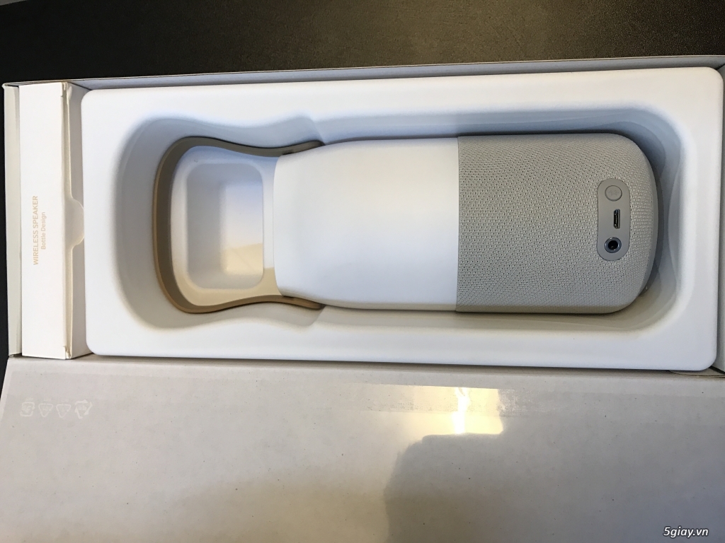 Loa Samsung đổi màu theo nhạc. - 3