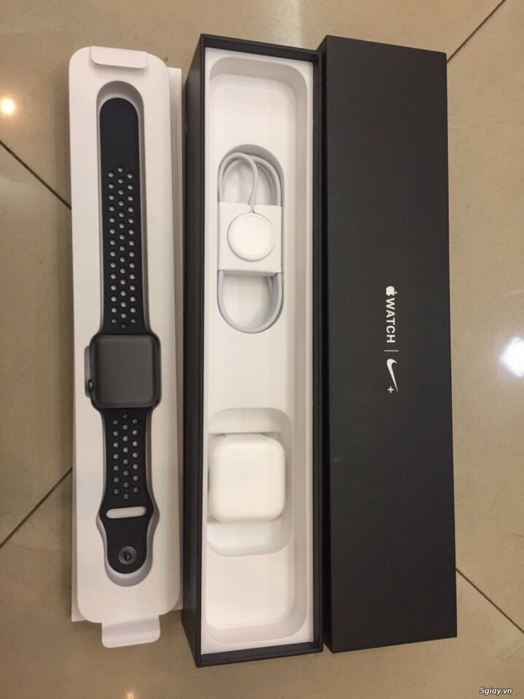 AppleWatch Series 2 42mm Space Gray Aluminum Nike Sport Band - 4