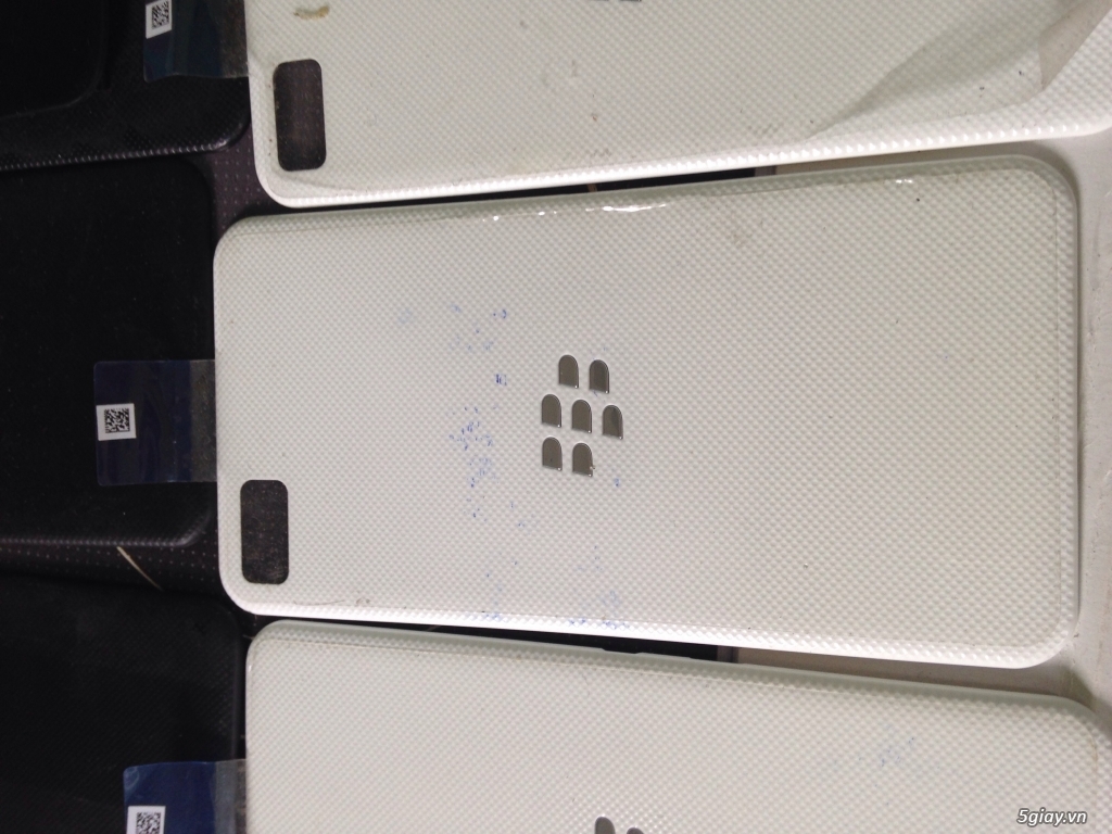 Nắp lưng Blackberry Z10 màu trắng/đen mới 100% - 2