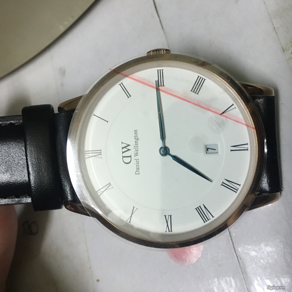 Nhờ mod xử lý đồng hồ DW fake