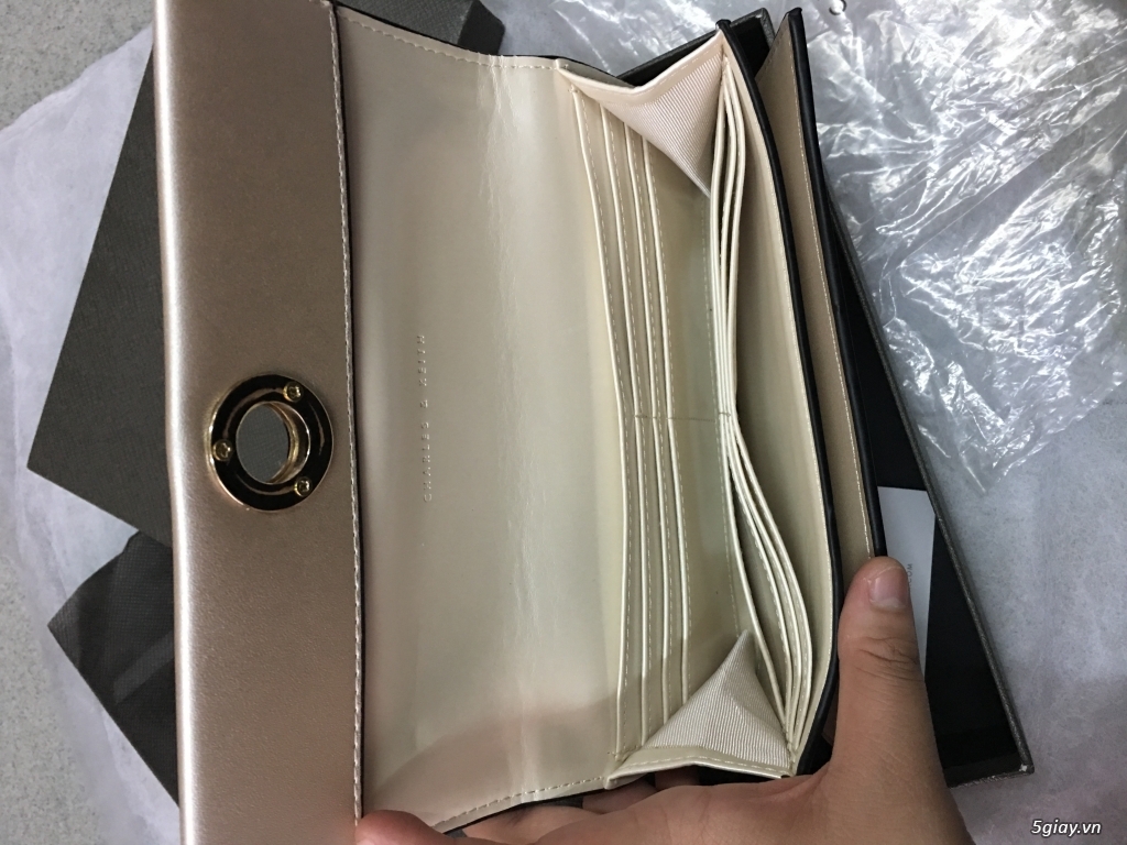 Ví nữ cầm tay Charles & Keith - 1