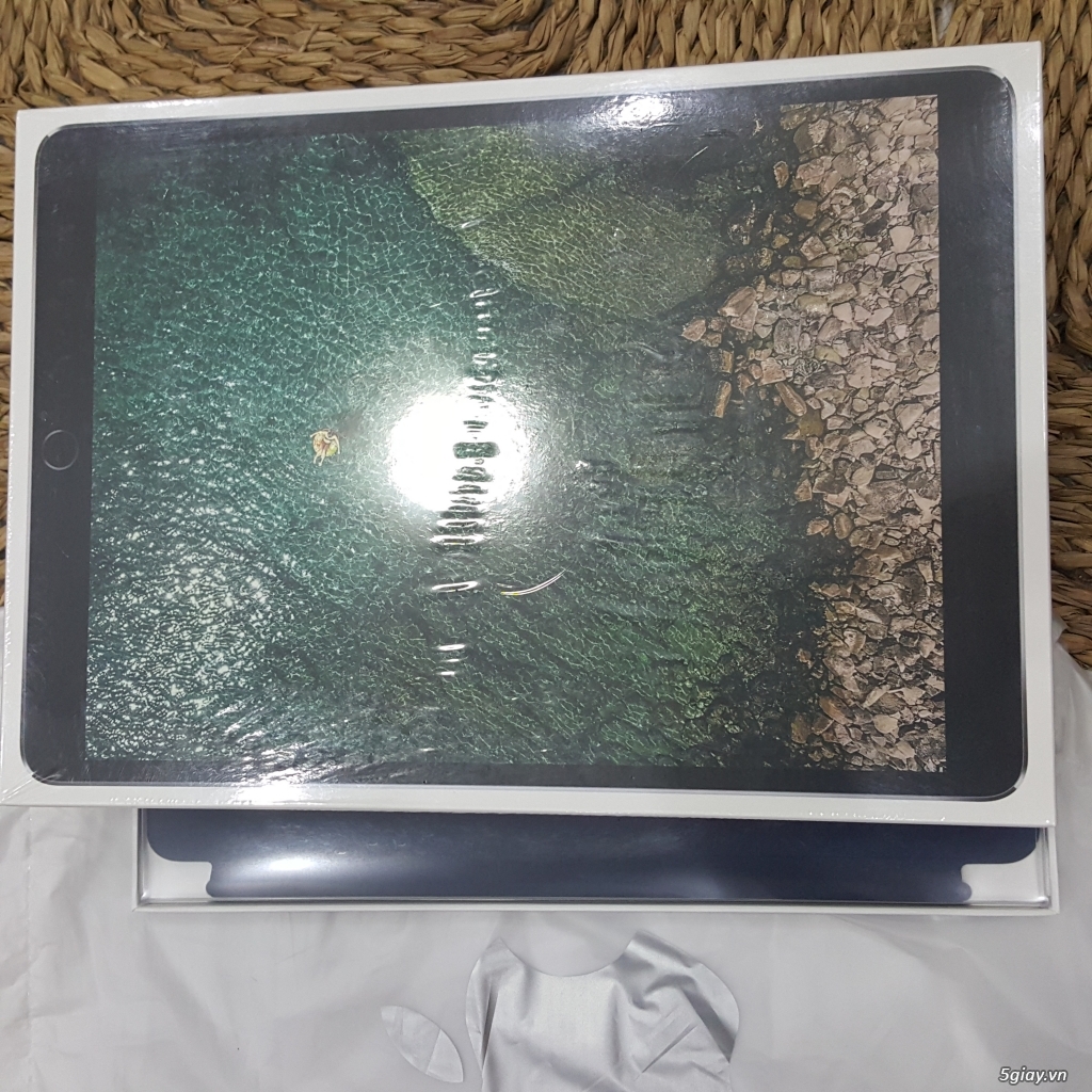 iPad Pro 10.5 wifi only 64GB 2017 space gray chưa unbox