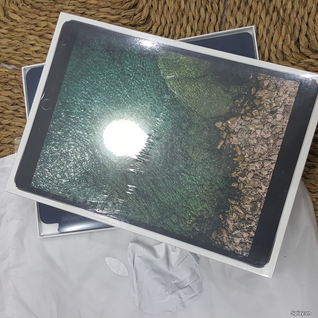iPad Pro 10.5 wifi only 64GB 2017 space gray chưa unbox - 2