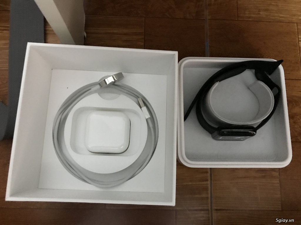 Apple watch series 2 stainless steel black như mới fullbox 5giay