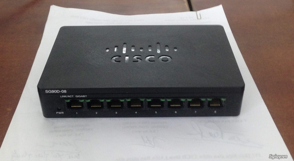 Switch Cisco 8 port 1G - 1