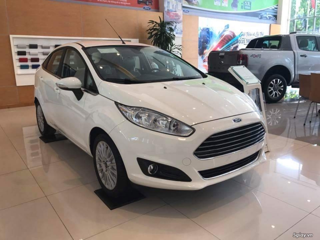 Ford Focus Trend giá chỉ 610 triệu đồng - 1