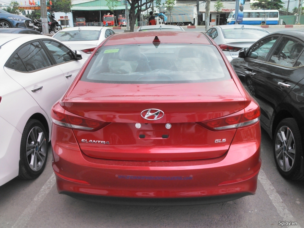 Hyundai elantra 2.0 AT khuyến mãi hot lên đến 80 triệu - 1