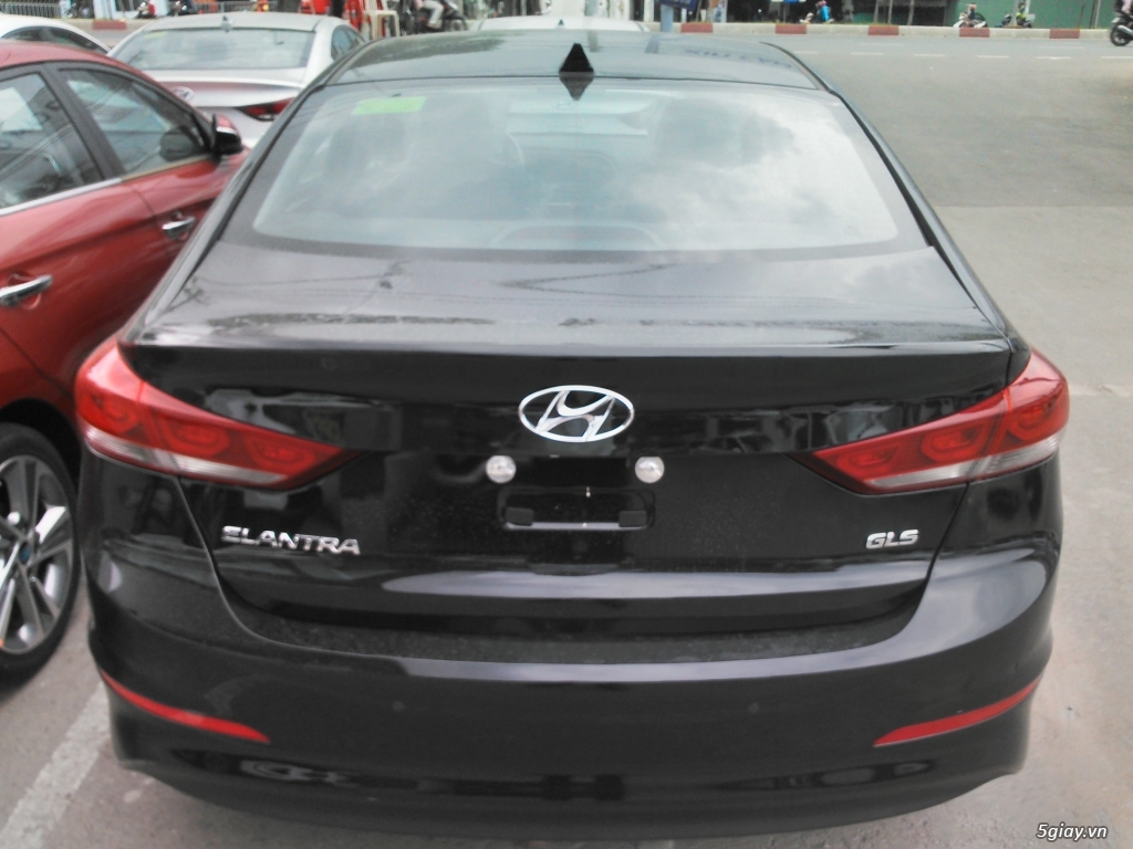 Hyundai elantra 2.0 AT khuyến mãi hot lên đến 80 triệu - 2
