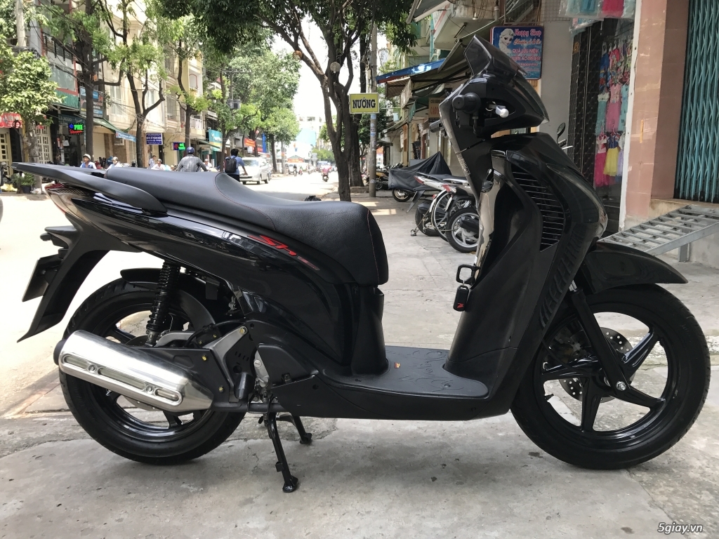 SHVN 125 , Form Ý , 2010 , Đen sporty - 1