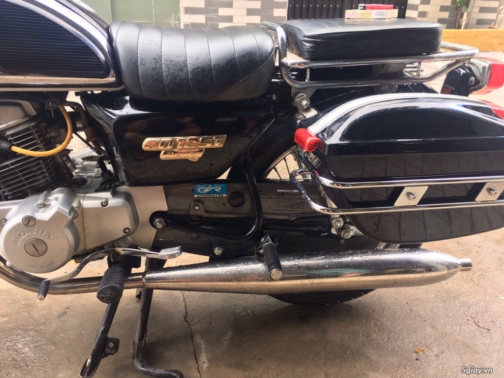 CD Benly 125T - 1