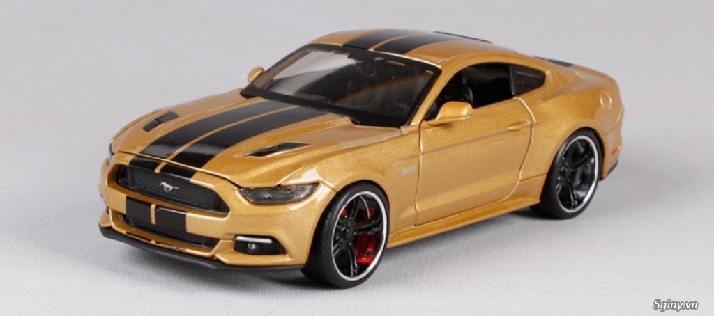 Maisto Ford Mustang 2015 1:24 Gold Fullbox