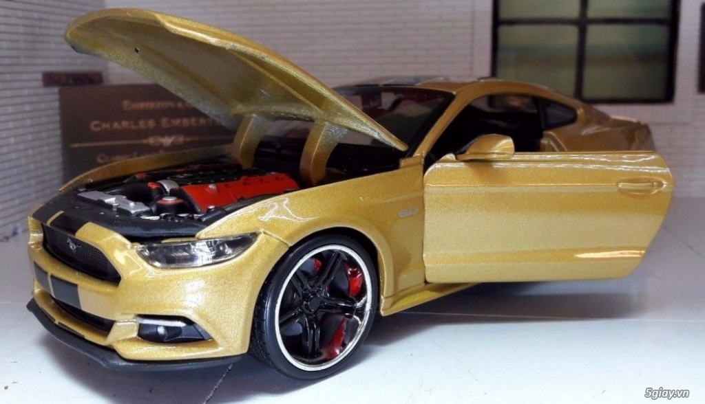 Maisto Ford Mustang 2015 1:24 Gold Fullbox - 1