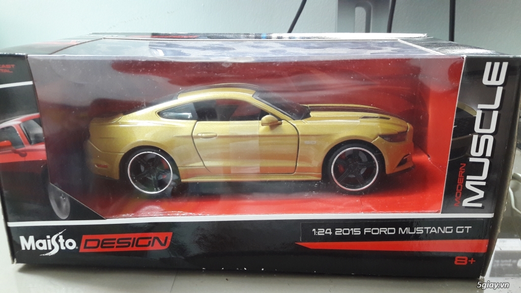 Maisto Ford Mustang 2015 1:24 Gold Fullbox - 4