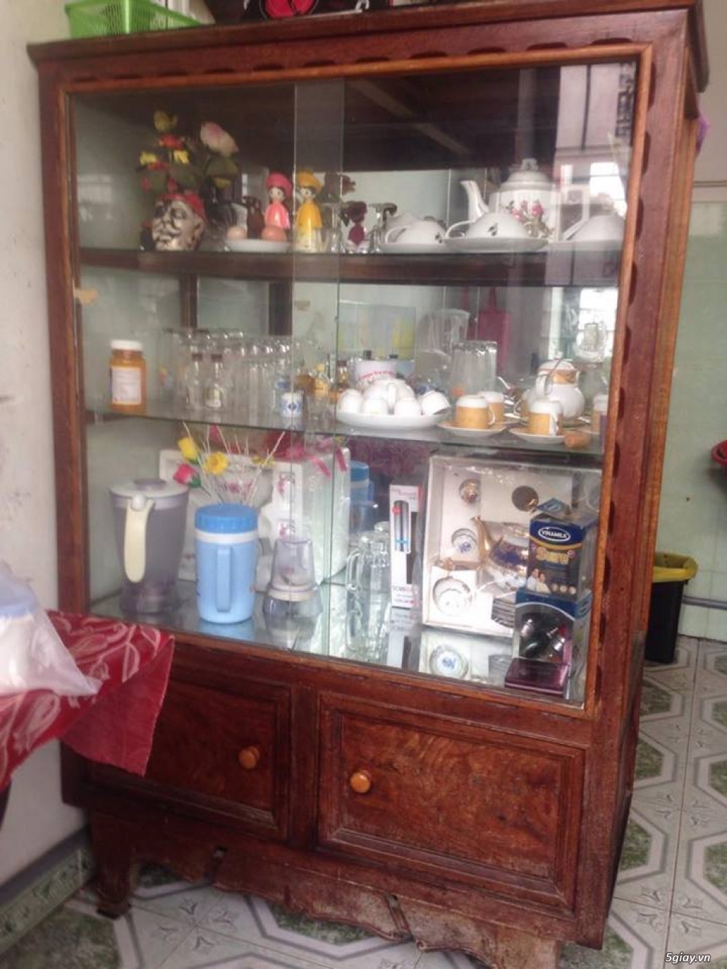 Tủ Gỗ Có 3 Mặt Kính