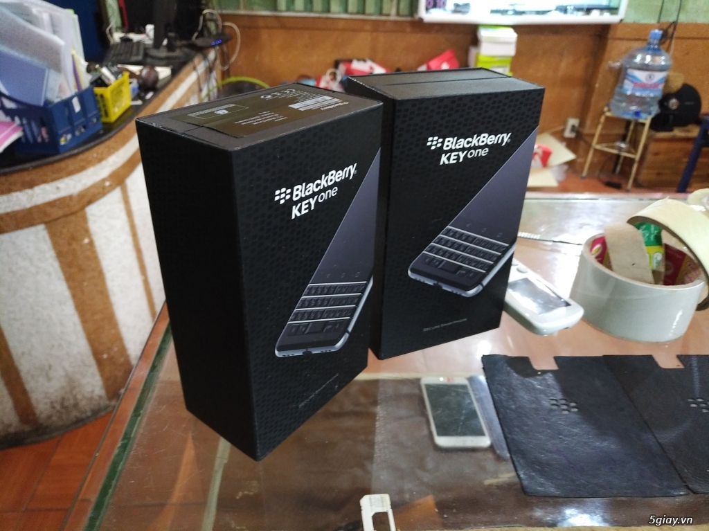 Blackberry KeyOne new fullbox hàng đã về - 2