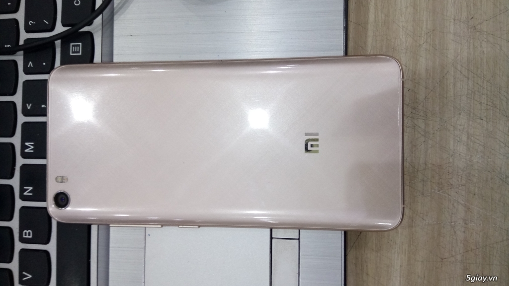 Xiaomi Mi5 3GB/64GB Gold còn BH 11 tháng