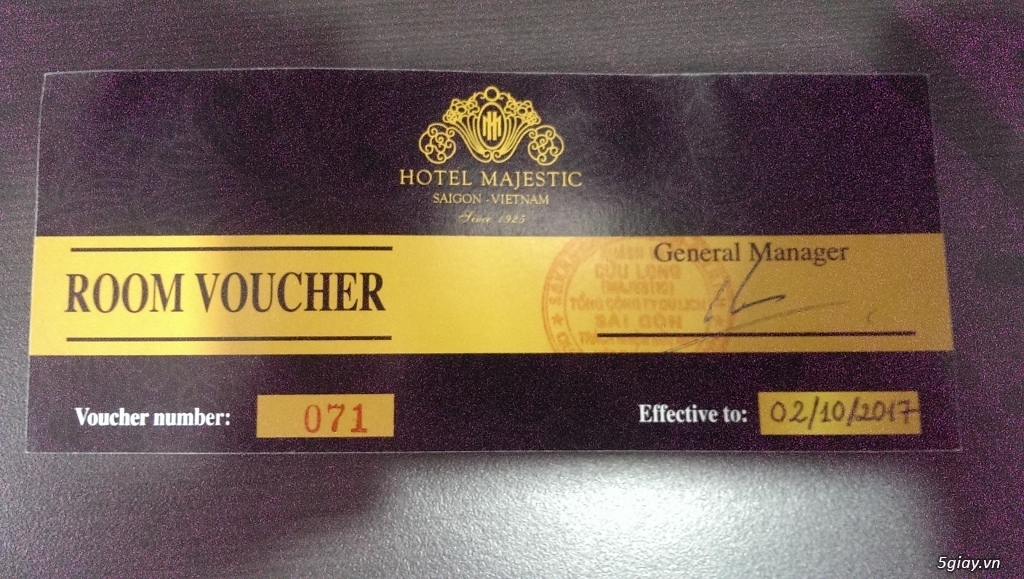 voucher 1 đêm khách sạn 5 sao Majestic Saigon