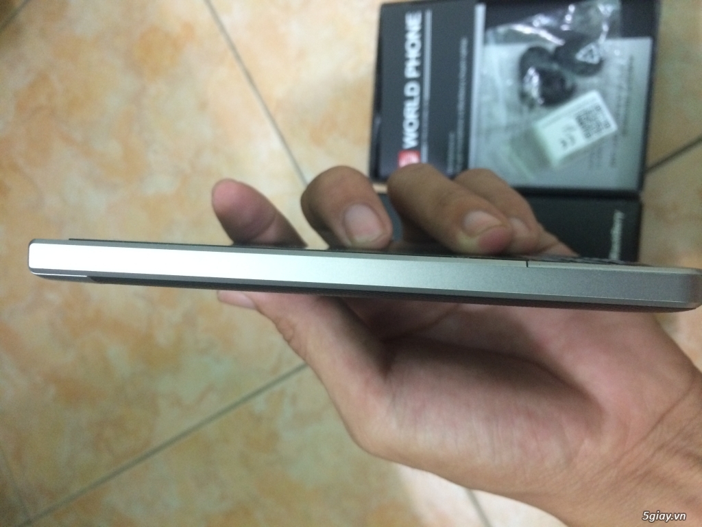 Cần bán gấp Blackberry PassportSilver ,còn bh 12/2017.4.7tr,fullbox,