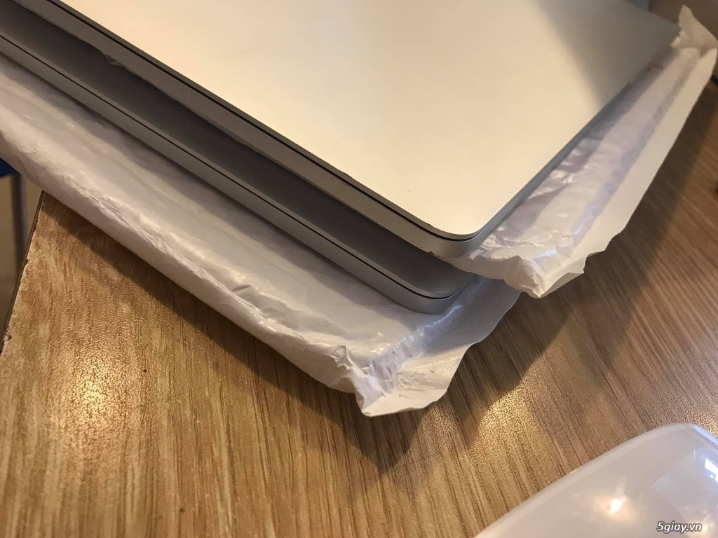 Cần bán : Macbook pro touchbar 15 2016 - 5