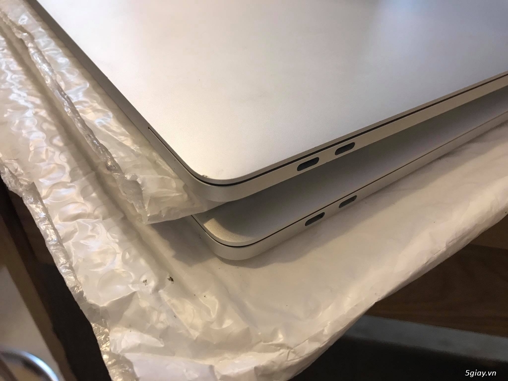 Cần bán : Macbook pro touchbar 15 2016 - 4